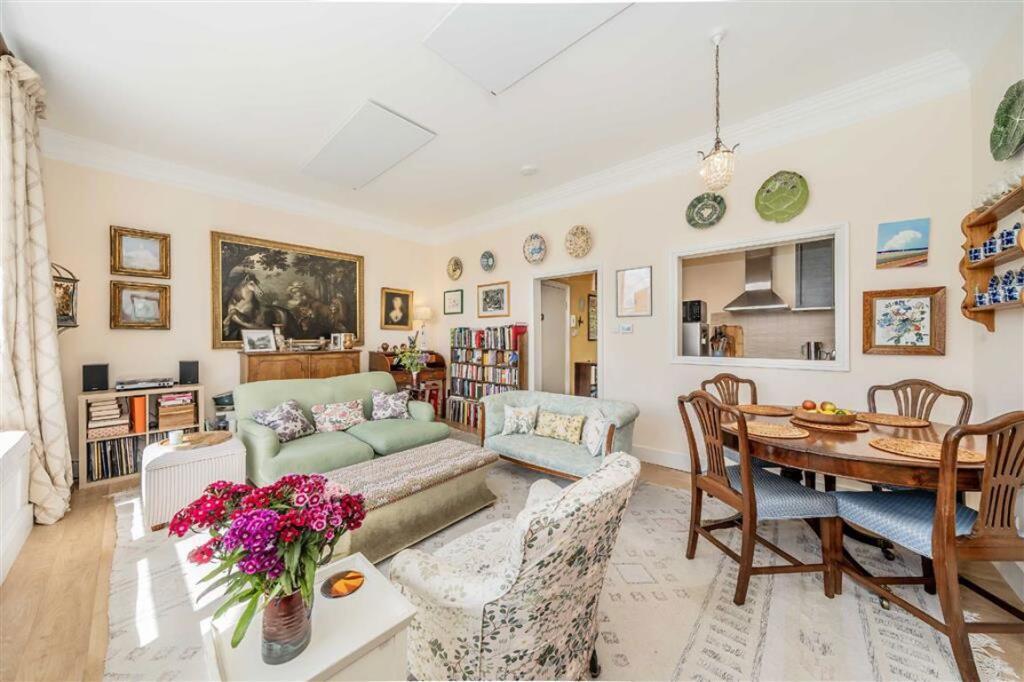 Apartment in London - More