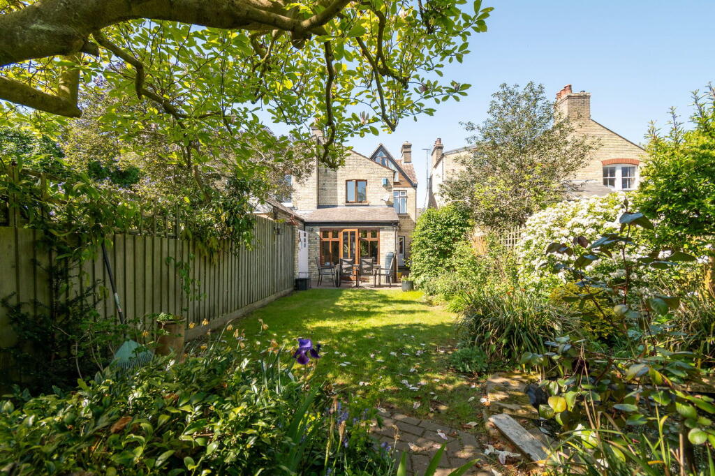 House in Cambridge, Cambridgeshire - View 4