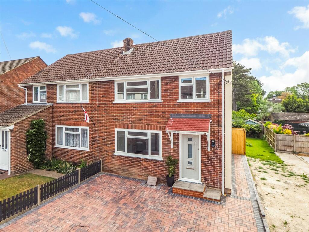 3-bed semi-detached on Newtown Close, Andover, £399,500