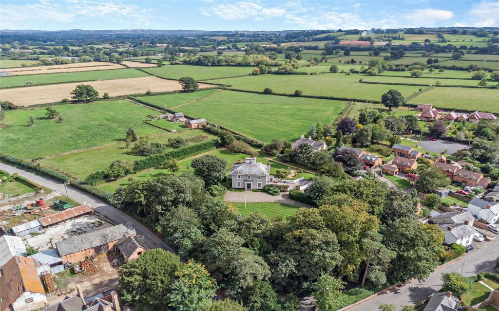 House in Brimfield, Wyson - View 2