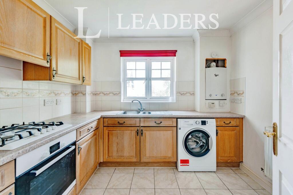 Apartment in Crawley, West Sussex - More