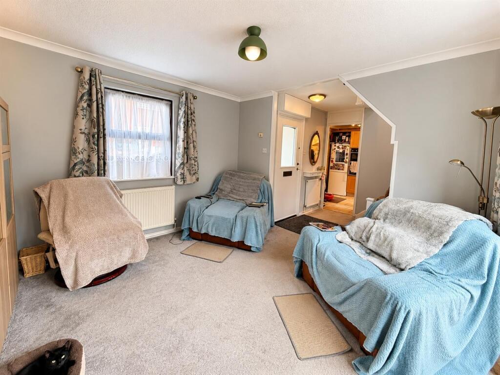 Elsworth Close, Bedfont photo 4