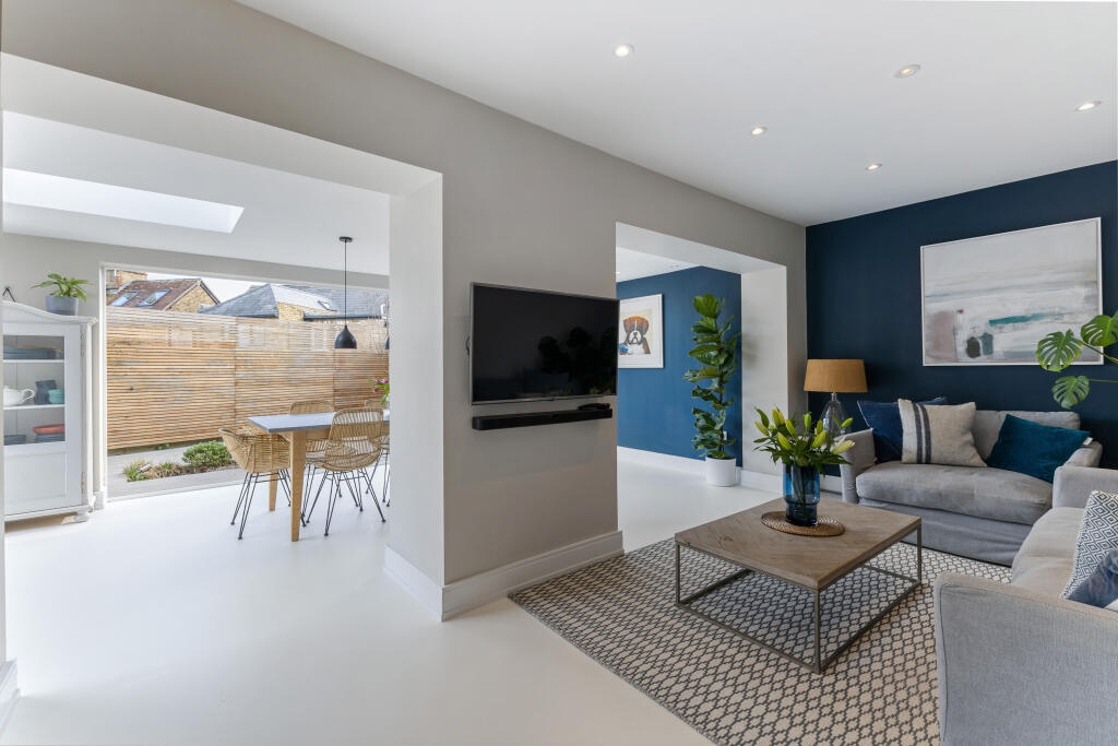 Coxborrow Close, Cookham, SL6 - View 3