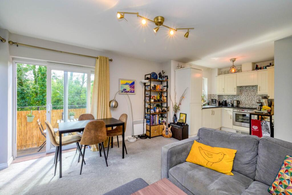 Apartment in Reading, Newtown - View 2
