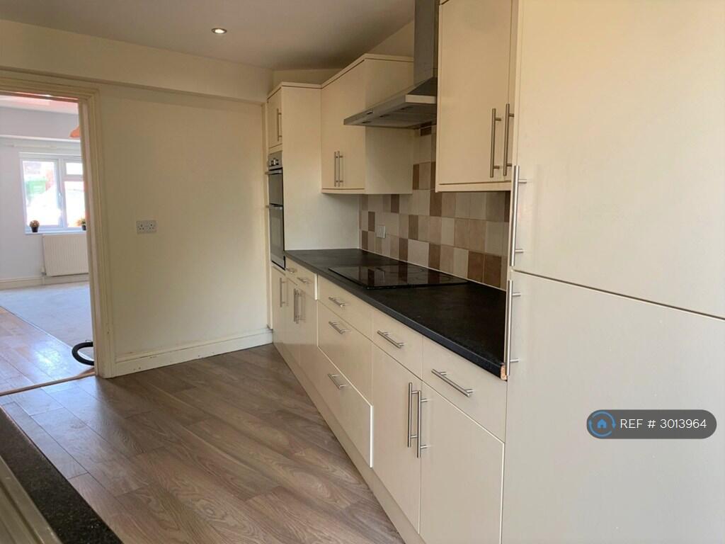 House in Dartford - More