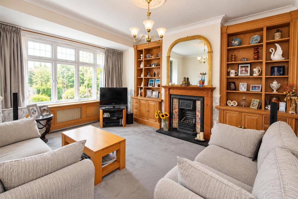 House in Sutton - View 2