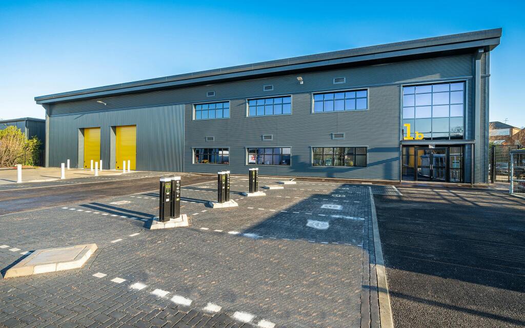 UNIT 1B WATCHMOOR POINT CAMBERLEY_011.jpg