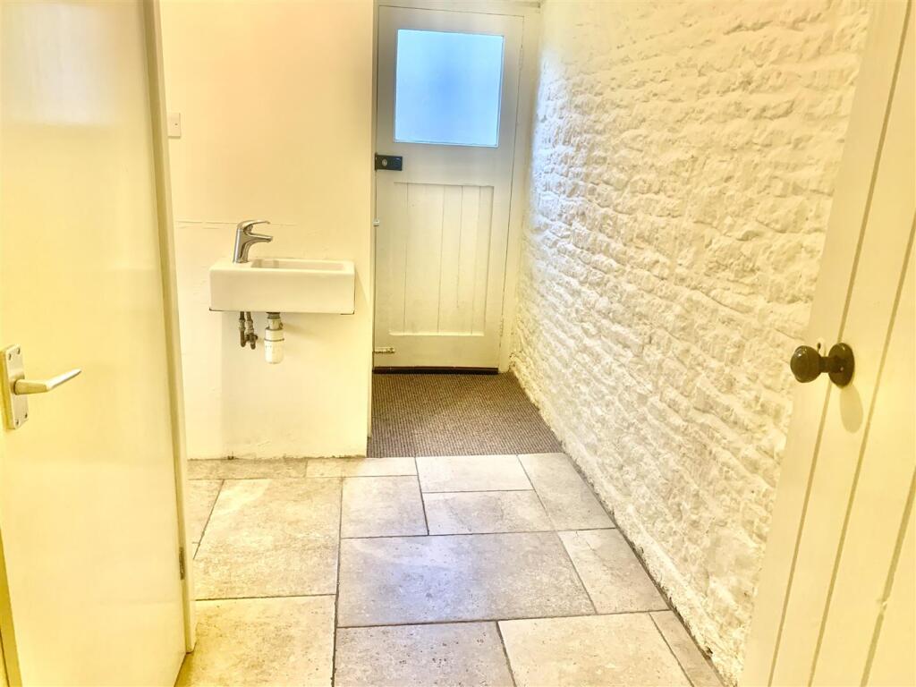 House in Swindon - View 4