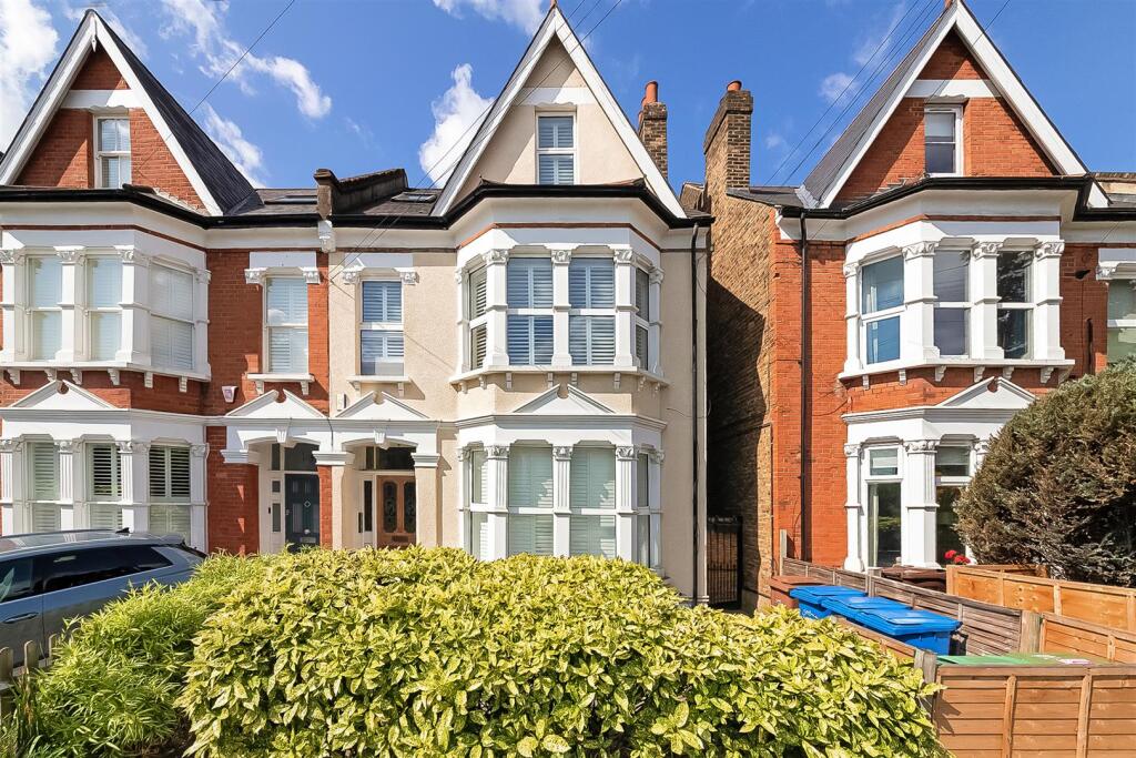 2-bed apartment on Red Post Hill, North Dulwich, London SE24, £575,000