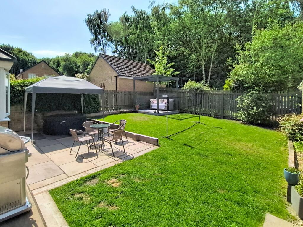 House in Kirklees, Cleckheaton - View 2