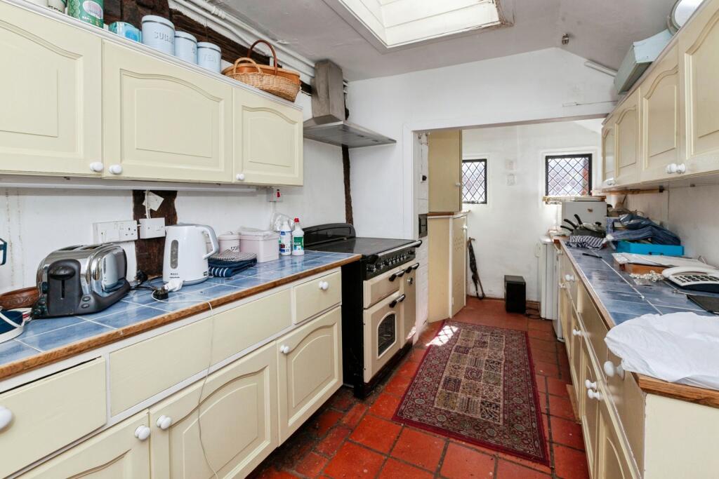 House in Cookham - More