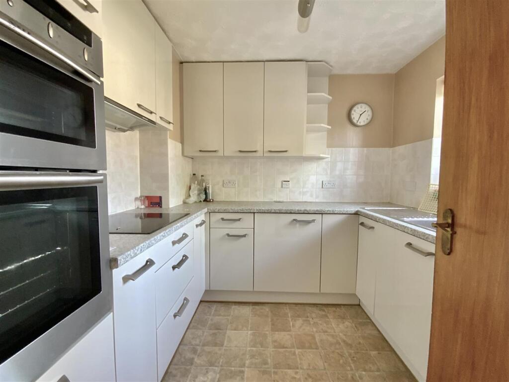 Apartment in Milton Keynes - View 4