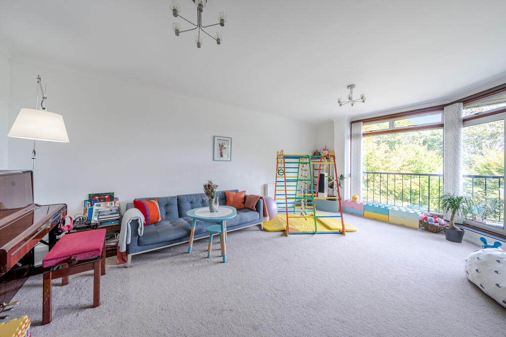 Apartment in St Albans, King Harry Park, St Stephens - View 3