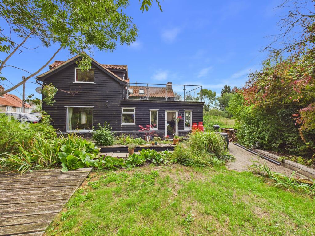 Main image of property: Burthorpe Green, Barrow, IP29