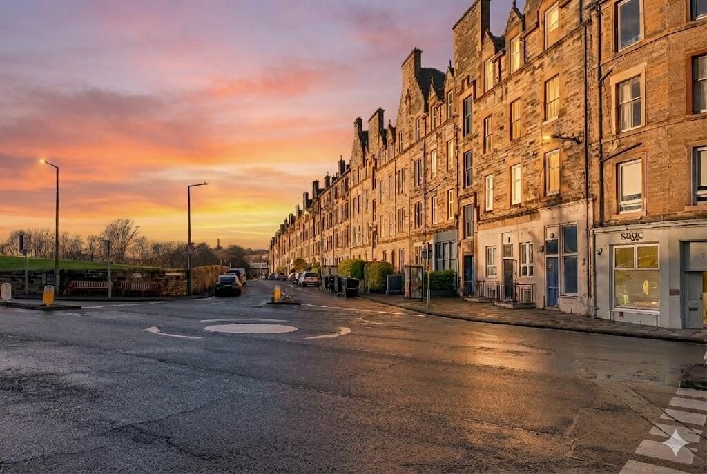 Royal Park Terrace, Edinburgh, EH8 - 3