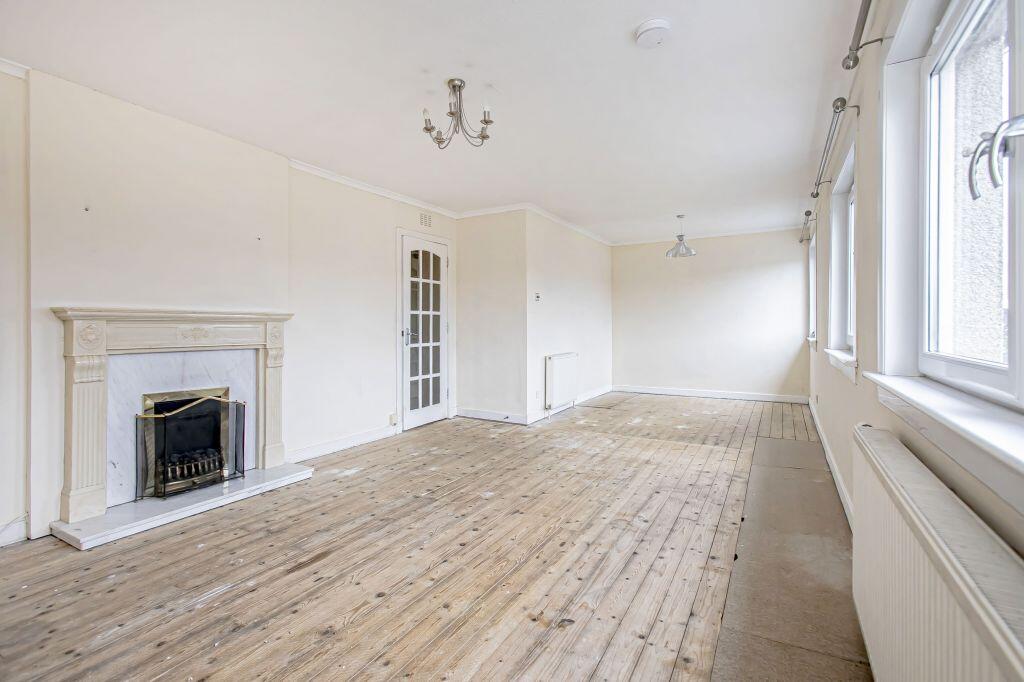 Apartment in Dunfermline, Fife - View 3