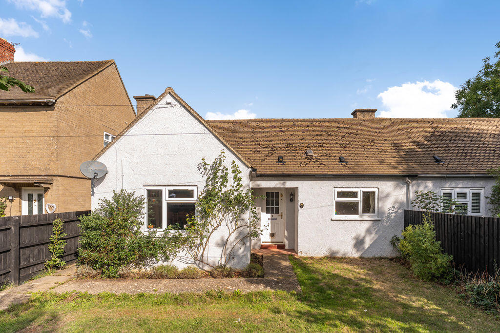 3-bed bungalow on Barford Road, Bloxham, £450,000
