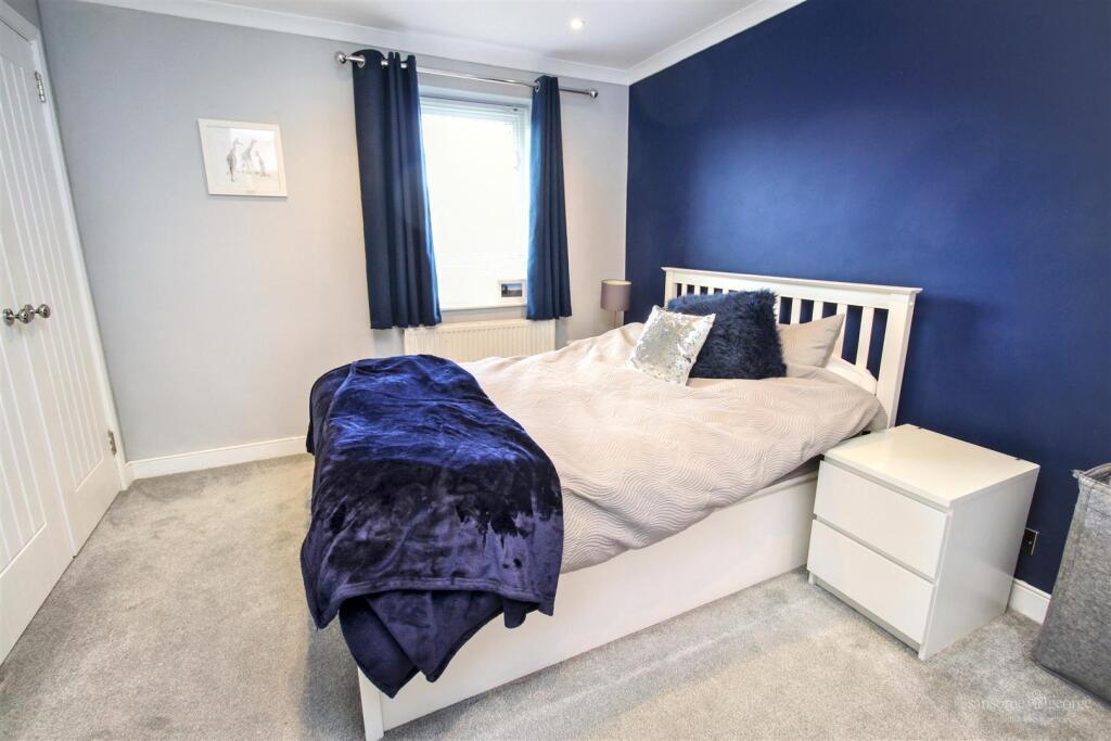 Minton Close, Tilehurst, Reading – další