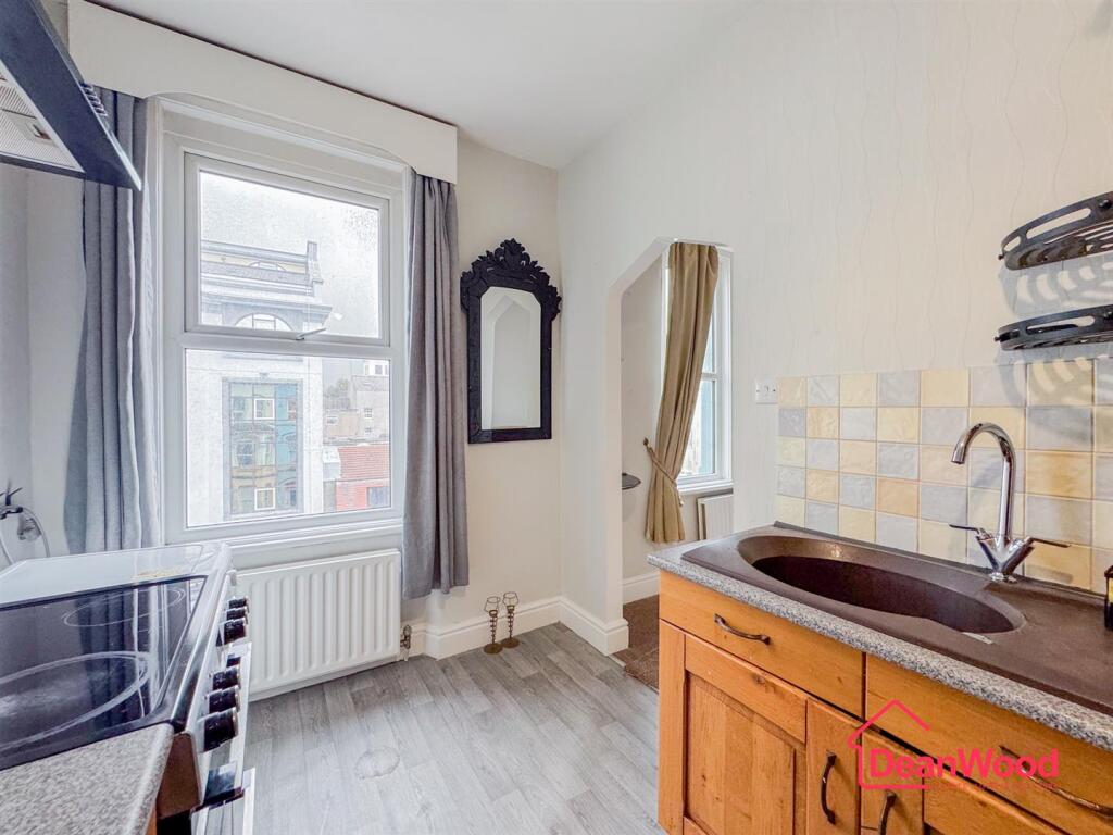 Apartment in Douglas, Middle - View 4