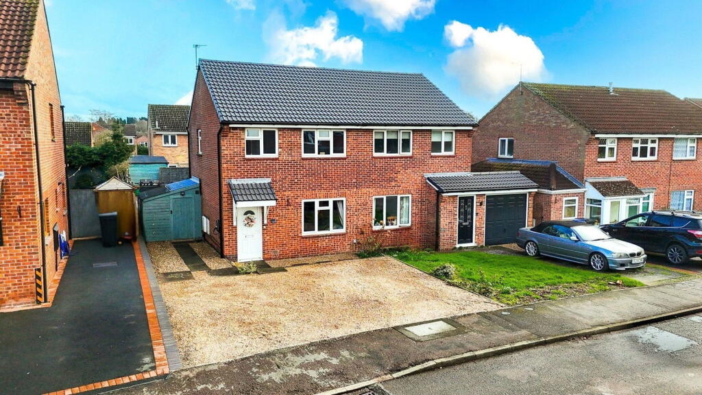 3-bed semi-detached on Ferrers Croft, Barlestone, Nuneaton, CV13 0JL, £260,000