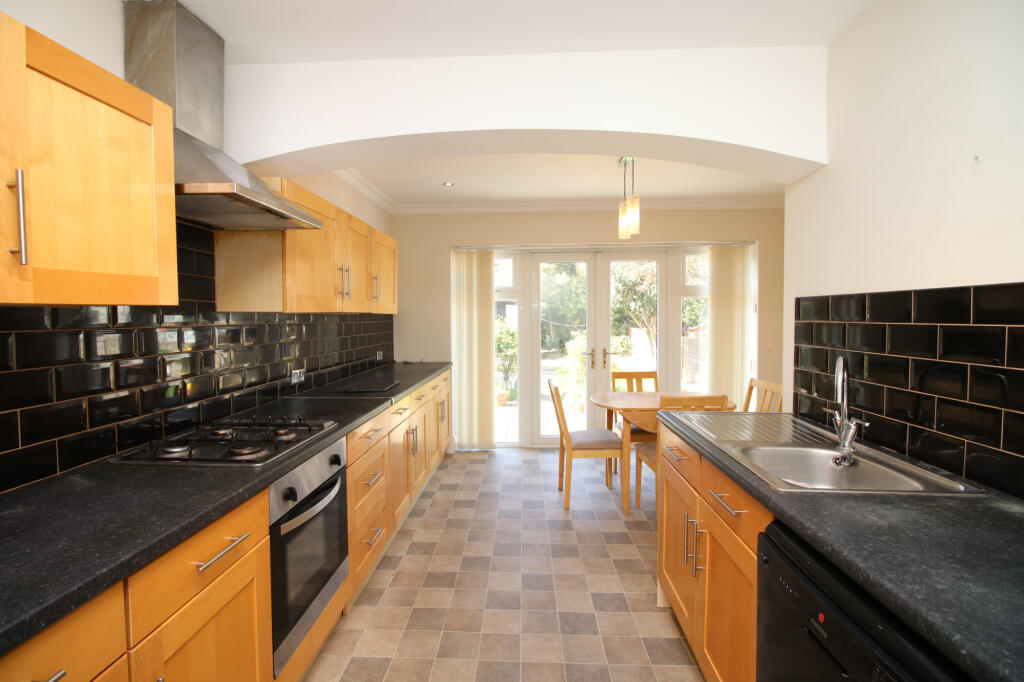 Dronsfield Road, Fleetwood, FY7 - View 5