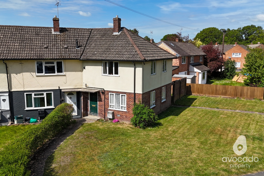 3-bed terraced on Three Firs Way, Burghfield Common, £300,000