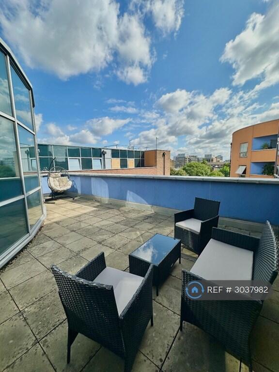 Main image of property: Cable St, London, E1W