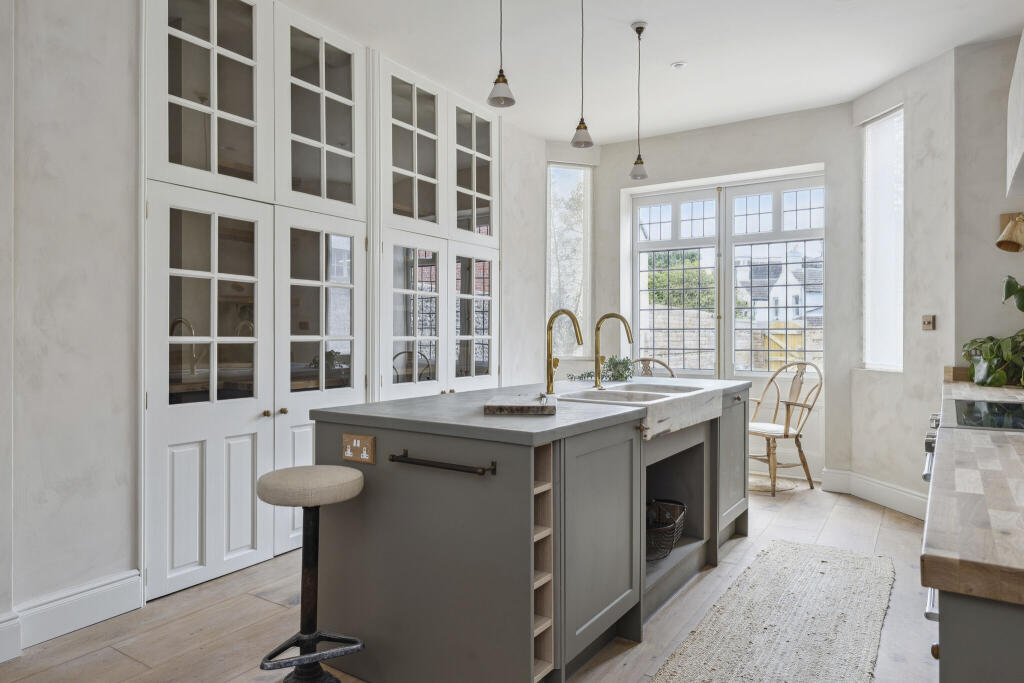 Main image of property: East Street, Shoreham-By-Sea, BN43