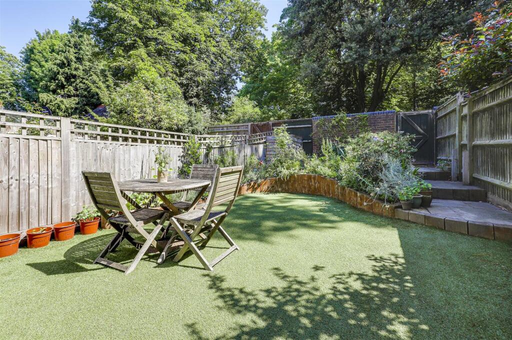 St. Francis Close, Buntingford photo 4