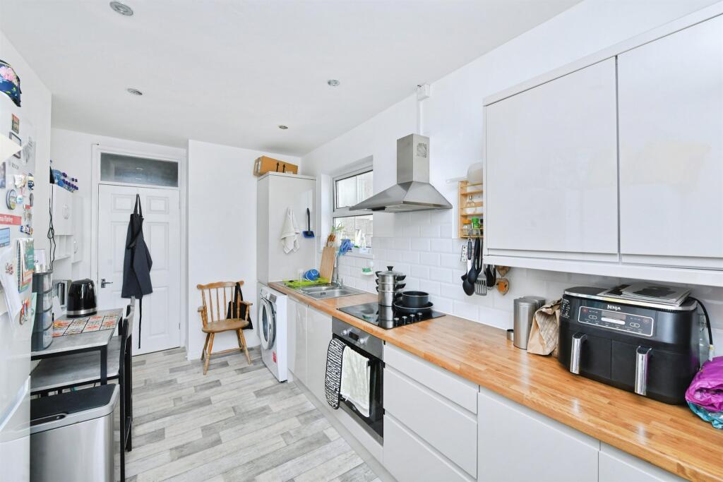 Apartment in Plymouth, Pennycomequick - View 2