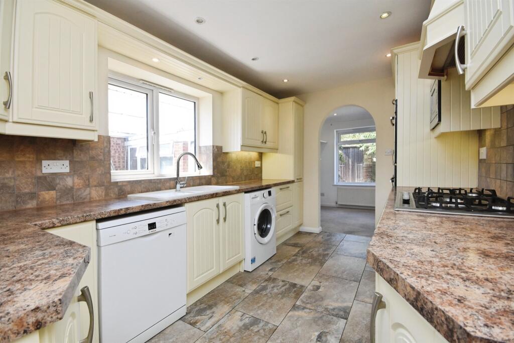 House in Burnham-On-Crouch - More