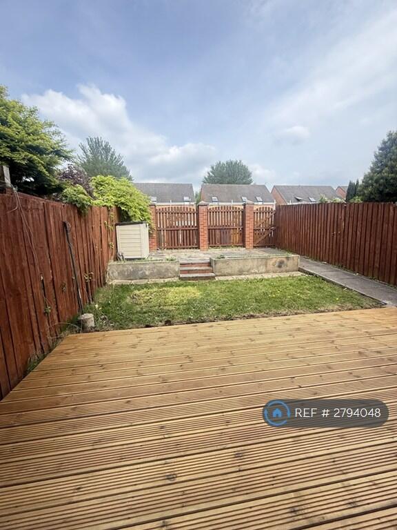 3 bedroom semi-detached house for rent
