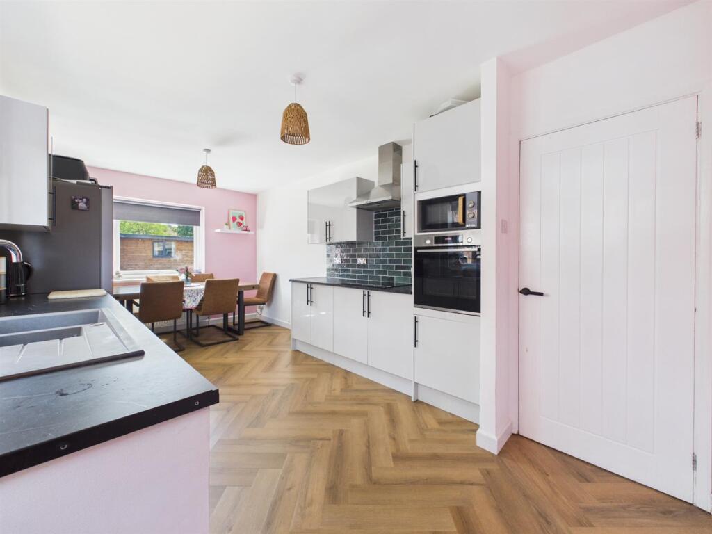 House in Gloucester, White City - View 3