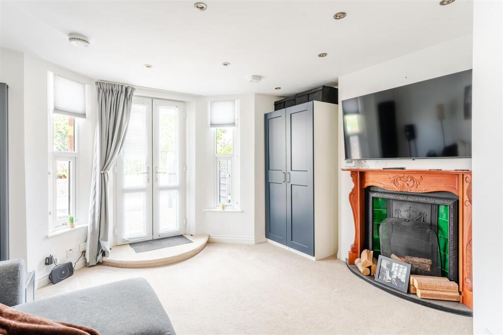 Beautiful Victorian garden apartment in the heart of Yatton photo 3