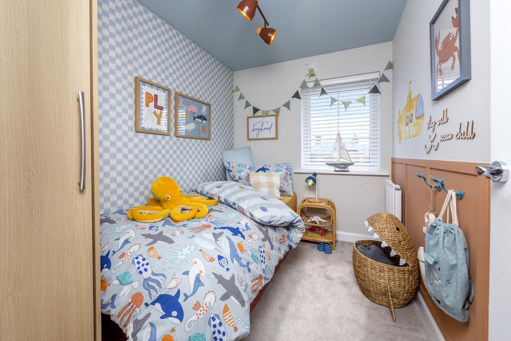 House in New Waltham - More