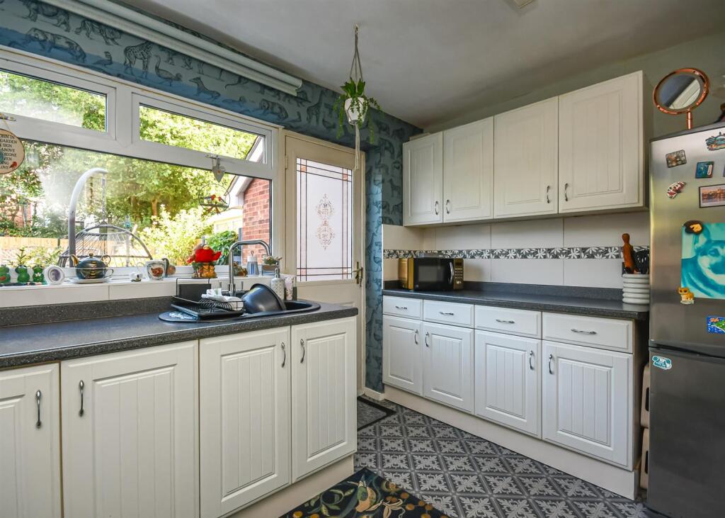 House in South Staffordshire, Bilbrook - More