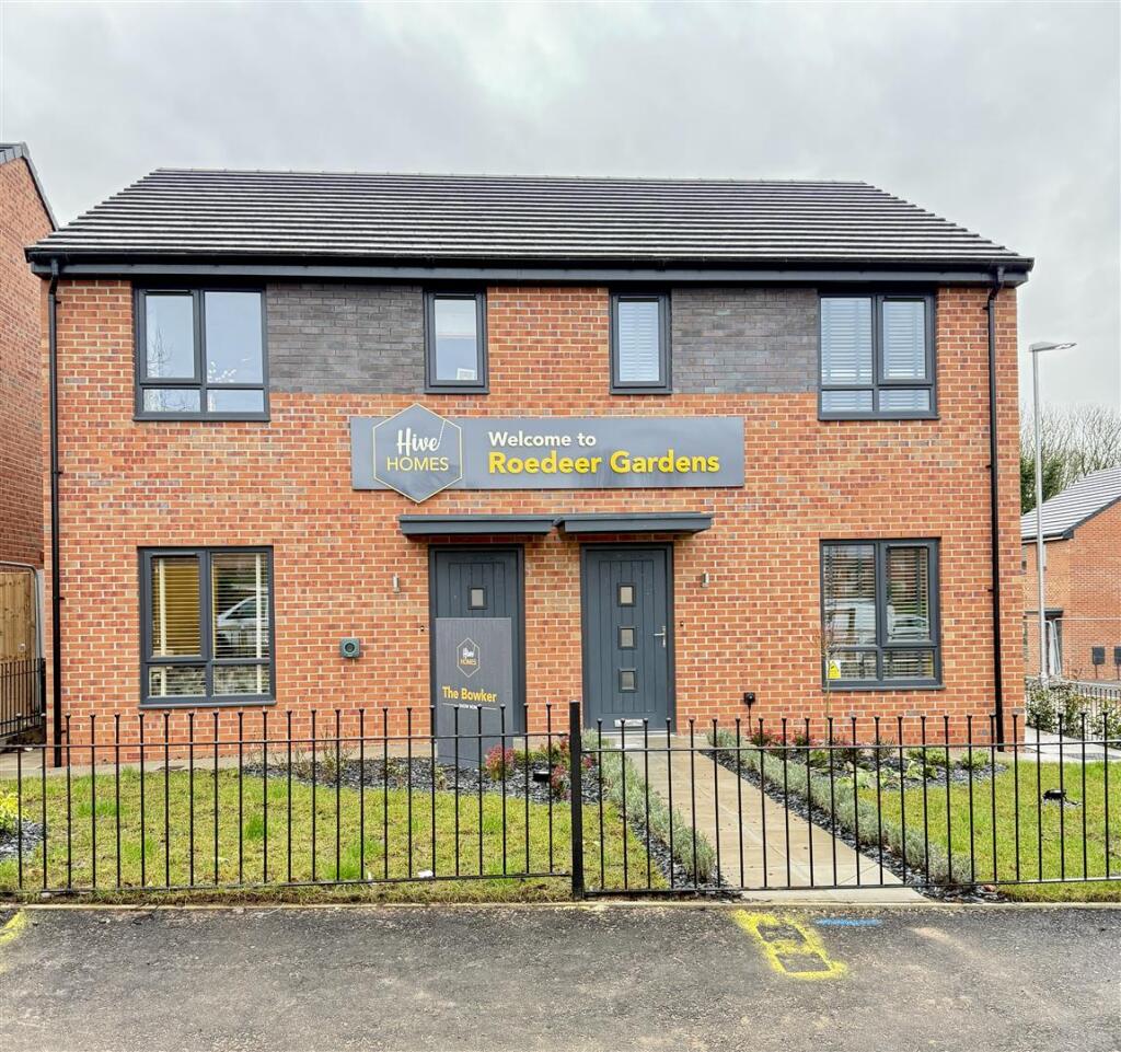 Main image of property: Roedeer Gardens, Bury