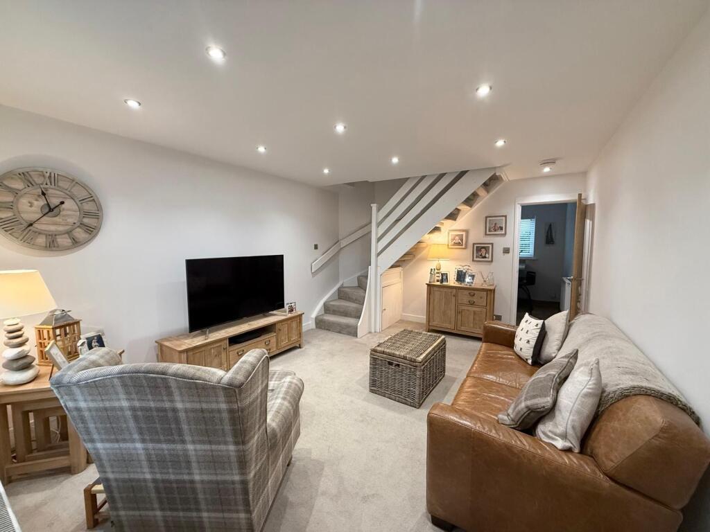 Lea Close, Undy, Caldicot, Mon. NP26 3JX photo 3