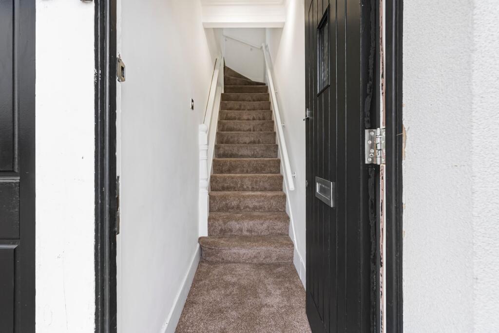 Apartment in Southend-on-Sea - View 5
