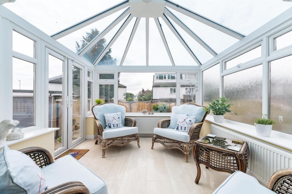 House in Leeds, Rawdon - View 2
