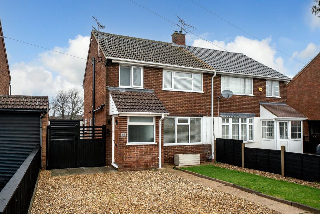 Main image of property: Elm Avenue, Caddington, LU1