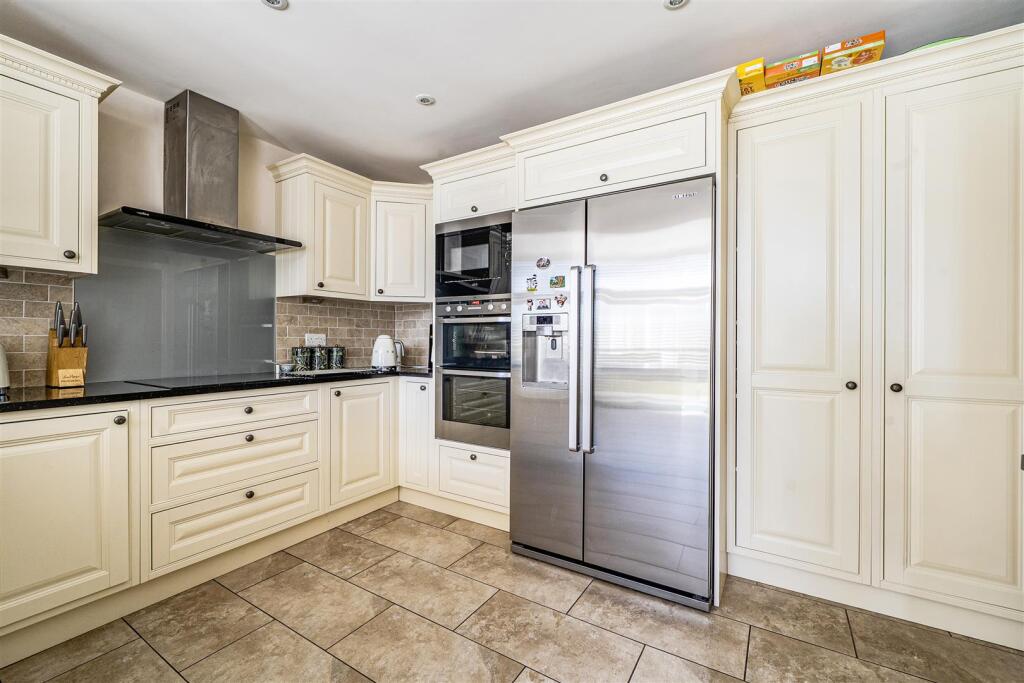House in Arborfield - More