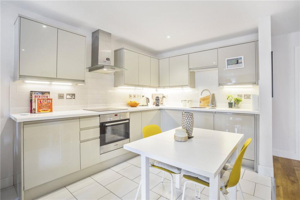 Apartment in Marlborough, Preshute - View 4