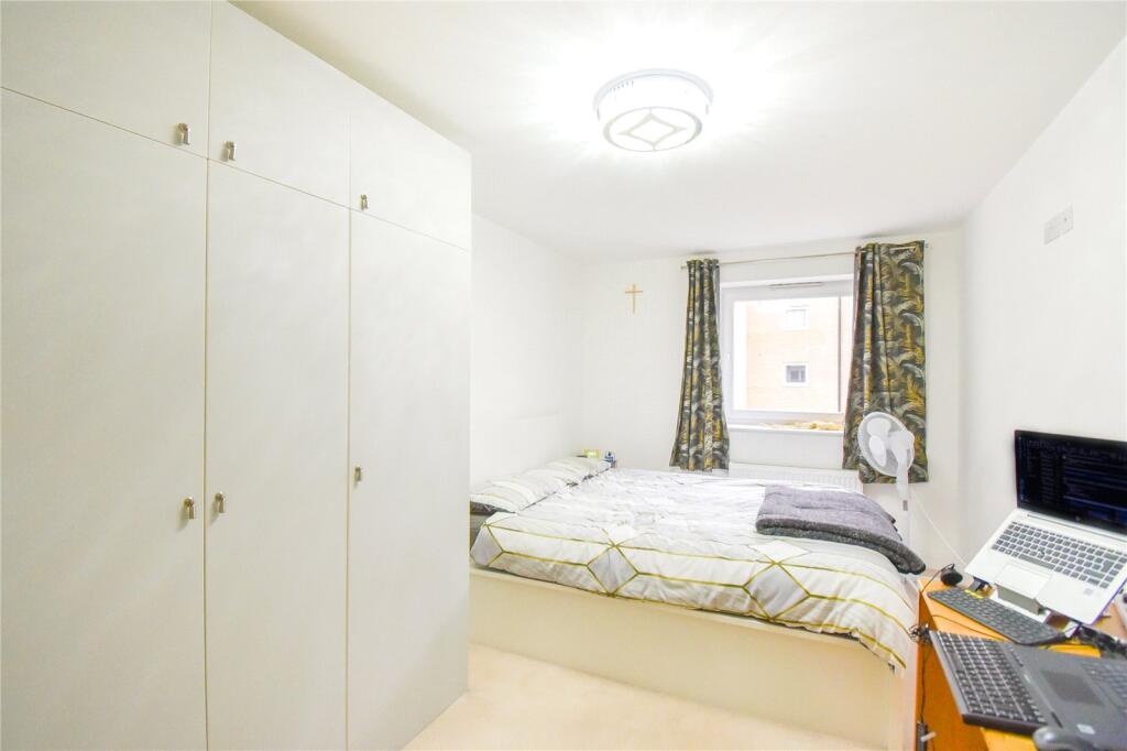 Apartment in Southall - View 4