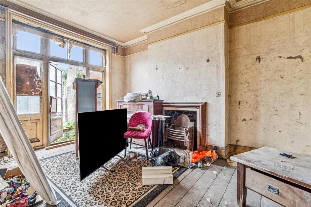 Marlborough Crescent, London, W4 photo 4