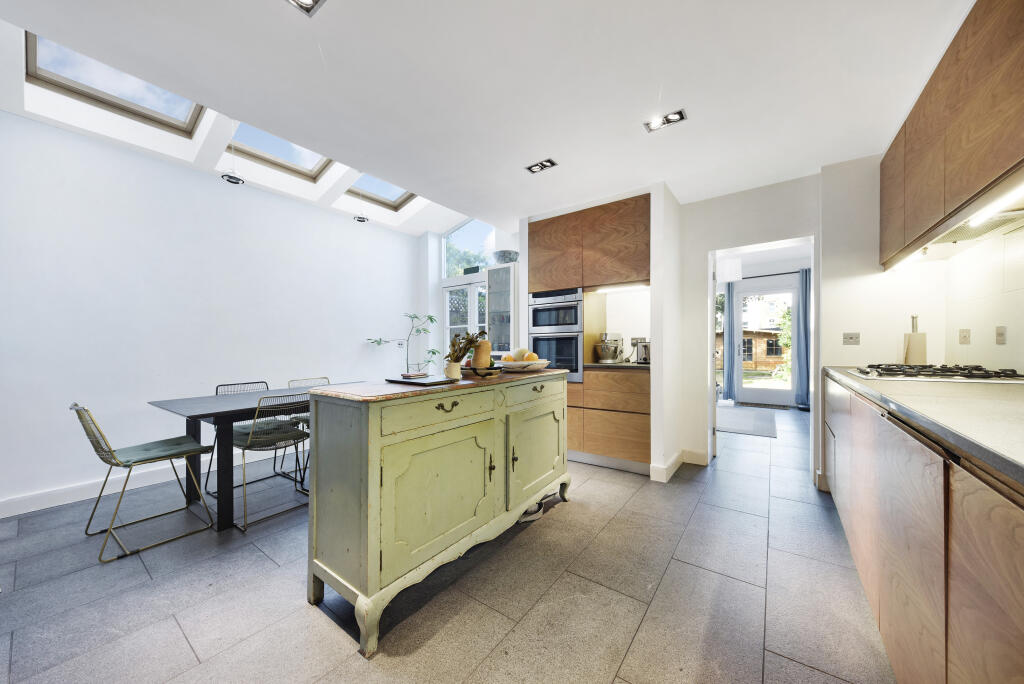 House in London - View 3