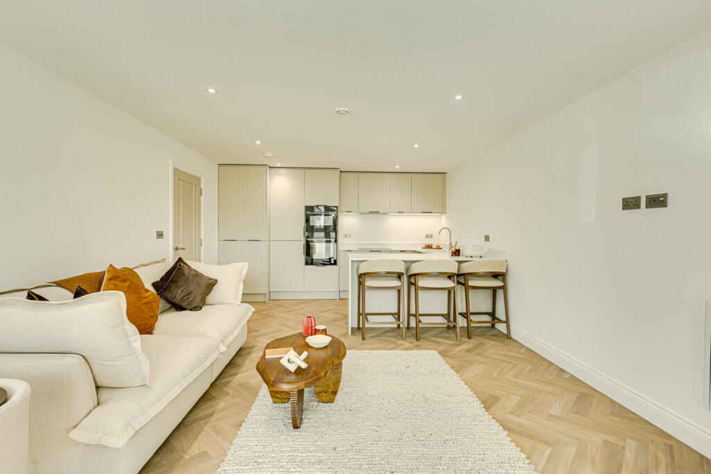 Apartment in Castle Point, Hadleigh - View 3