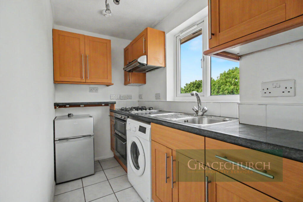Apartment in London, Edmonton - View 3