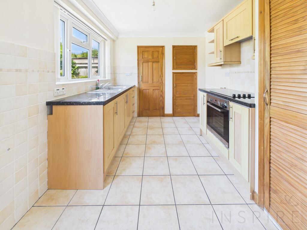 Apartment in Crawley, Ifield - View 3