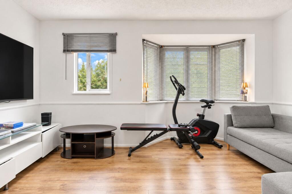 Apartment in Croydon - View 5